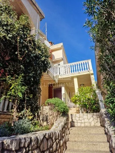 Kuća Pet Apartmana, Garaža, 2 Vpm, Drage, Pakoštane