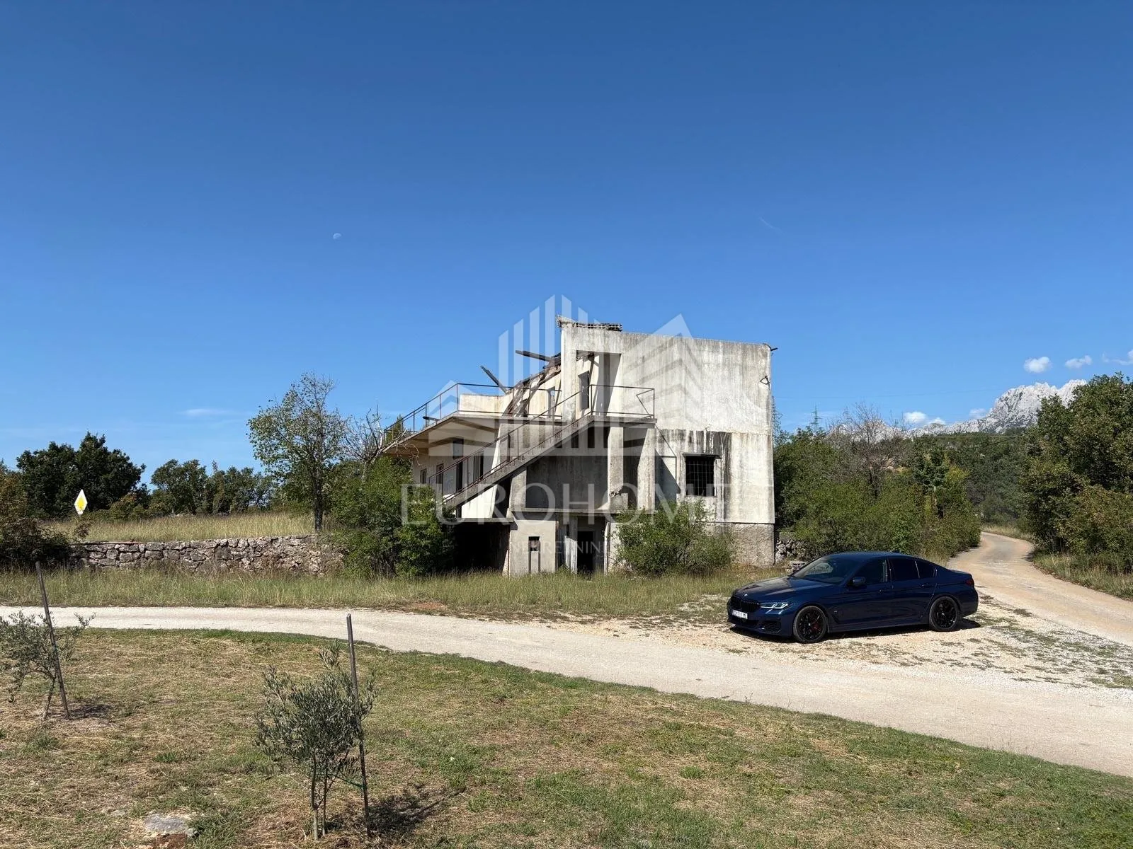 jasenice- građevinsko zemljište s objektima,1920 m2 - slika 5