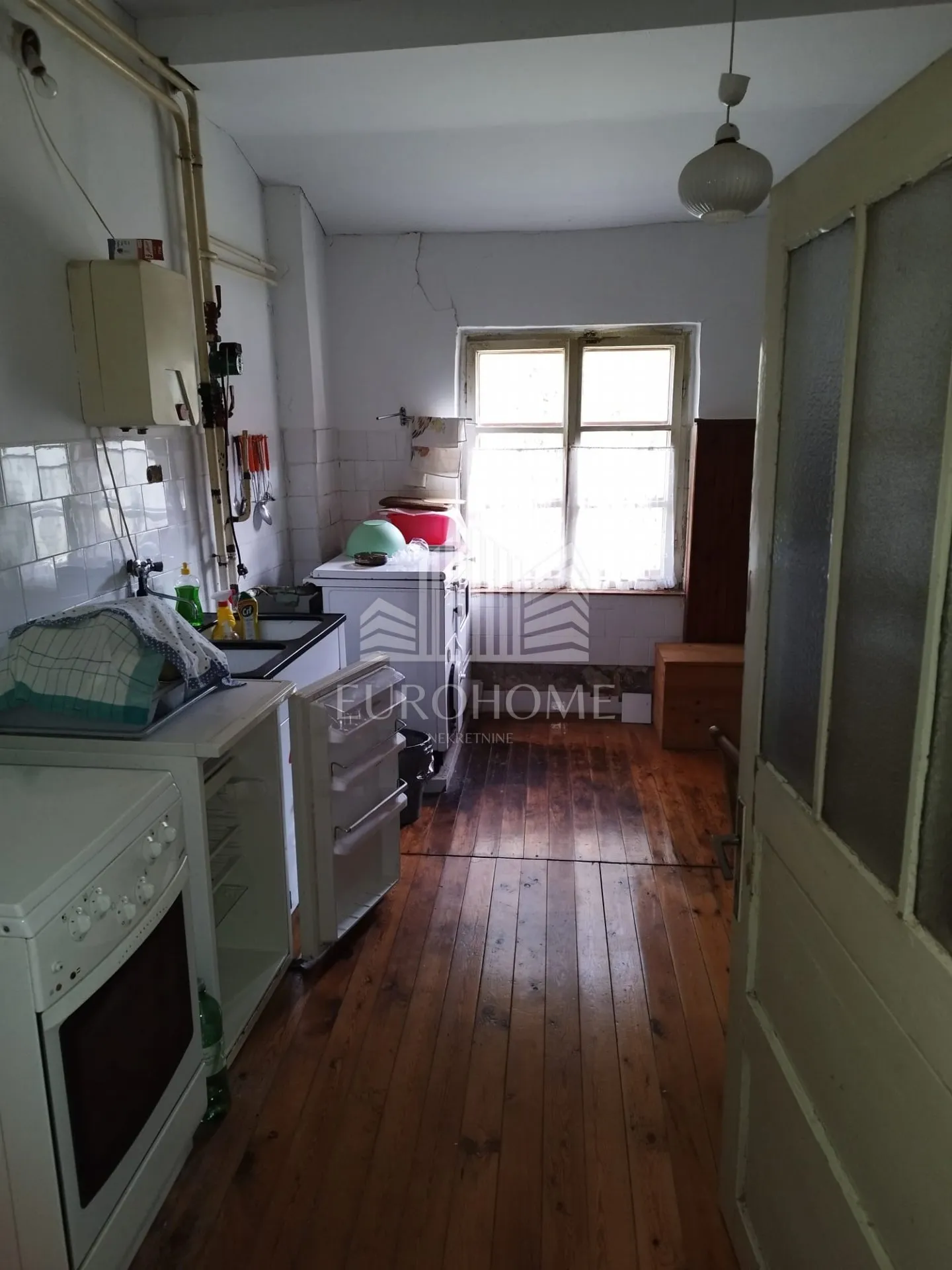 vila za renoviranje– investicijska prilika,uz sami centar otočca! - slika 10