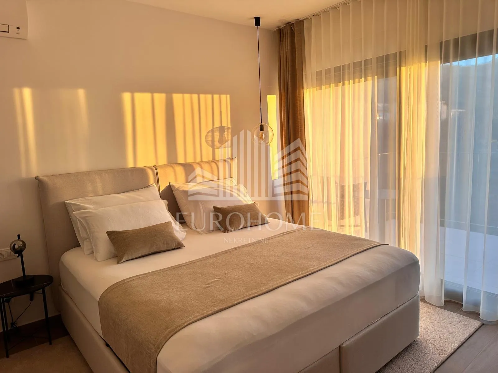 split, luxury villa, for 6 months or one year rent - slika 52