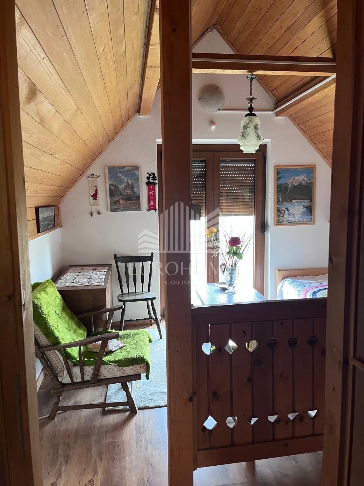 kuća okružena prirodom, vinogradom i voćnjakom - slika 7