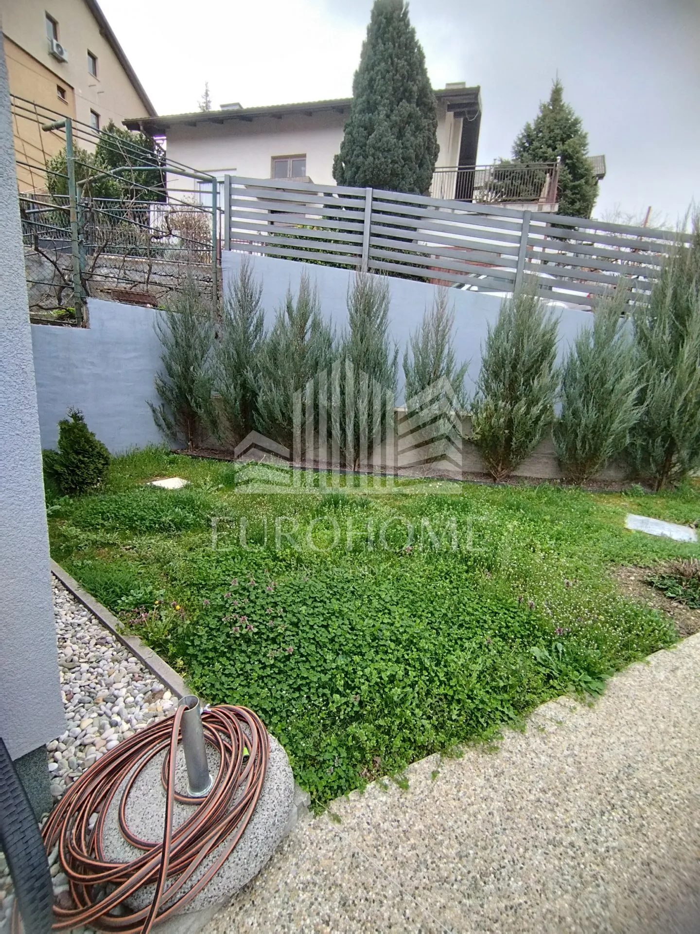 kuća sa 2 stana - 226 m2, garaža, vrt, kustošija - slika 15