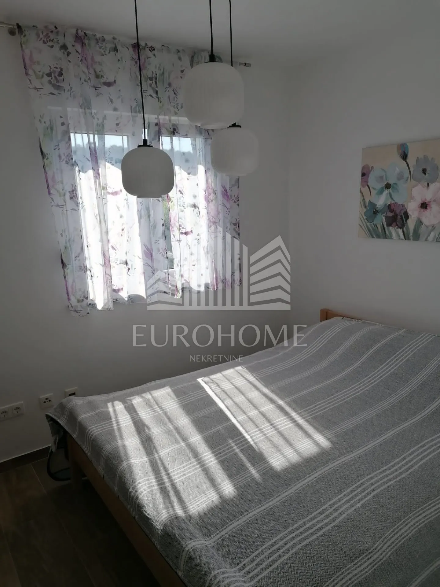 divan 4s stan 80m2 + vpm/terasa, kraj/pašman - slika 9