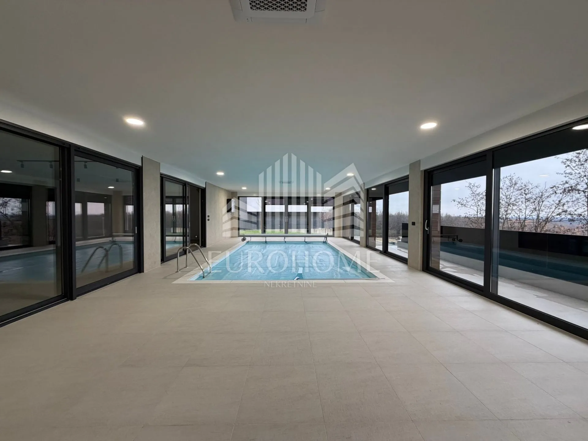 luksuzna vila 645 m² s unutarnjim bazenom i garažom za 5 automobila - slika 18
