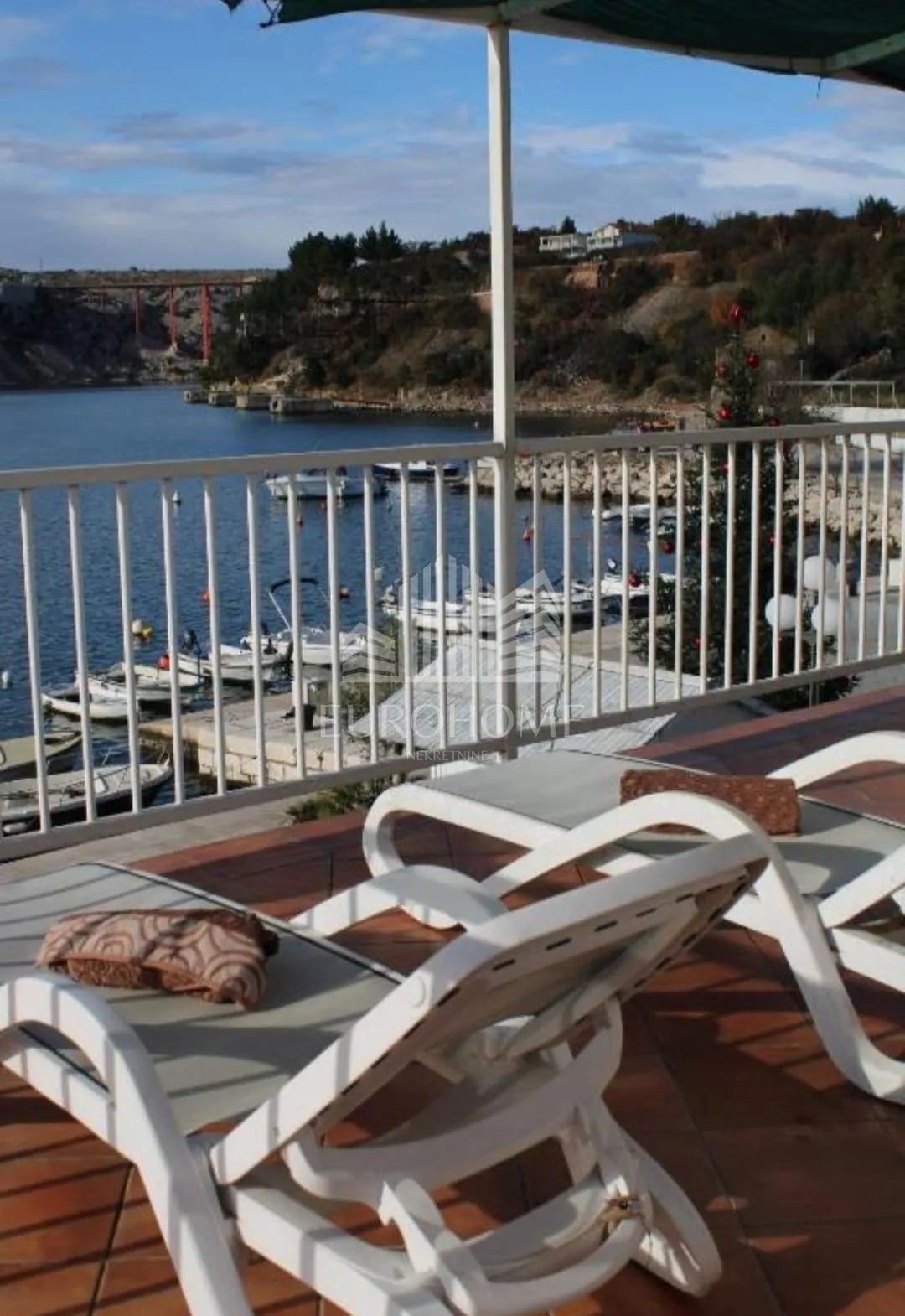maslenica-kuća s 4apartmana+ugos.objekt,1. red do mora,550m2 - slika 13