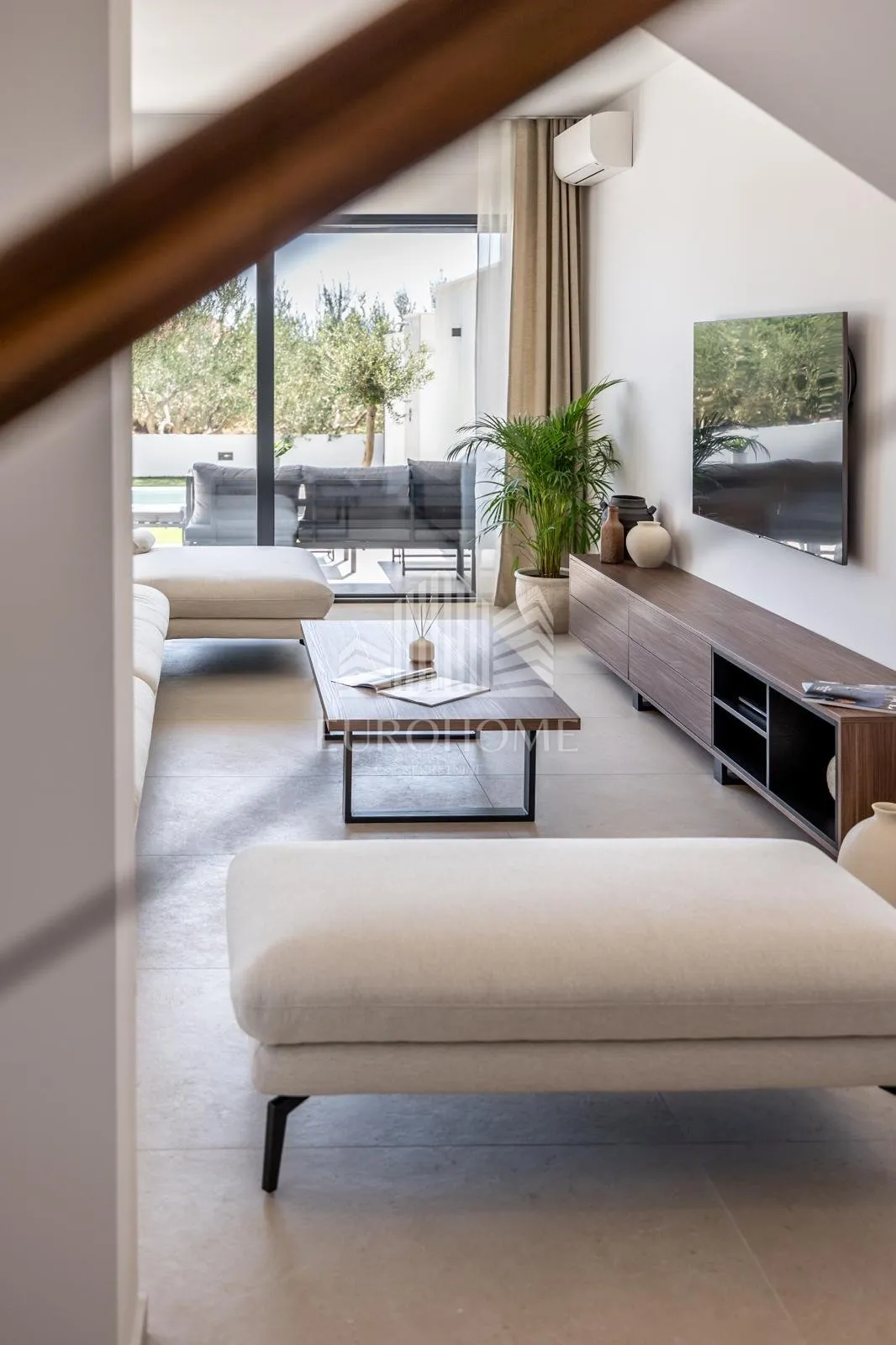 split, luxury villa, for 6 months or one year rent - slika 23