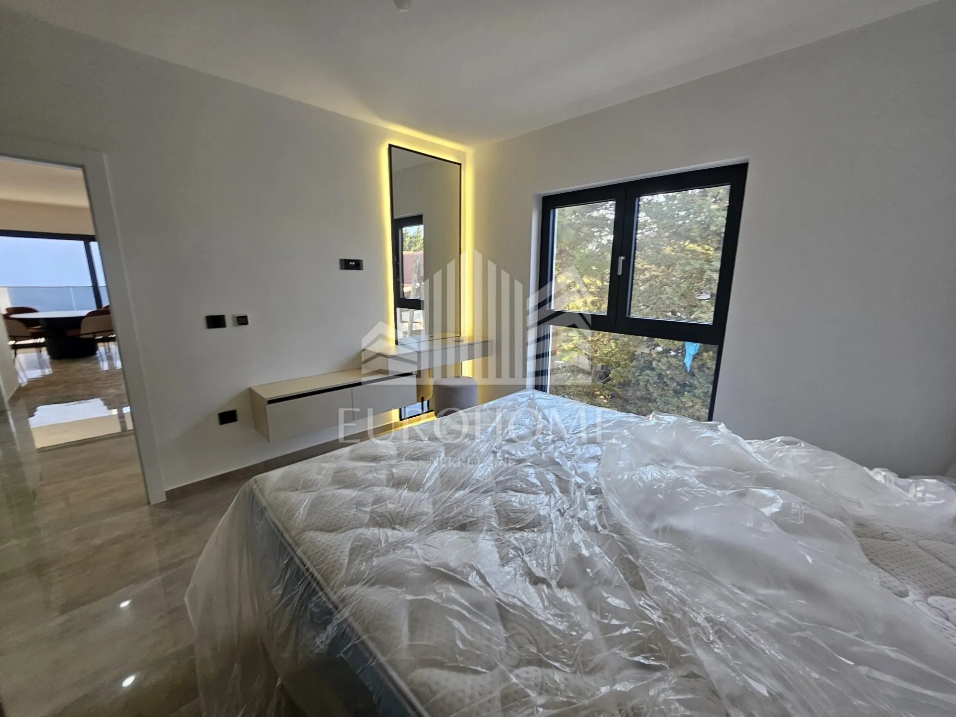 diklo,moderan penthouse uz more, kompletno namješten,odmah useljiv - slika 20