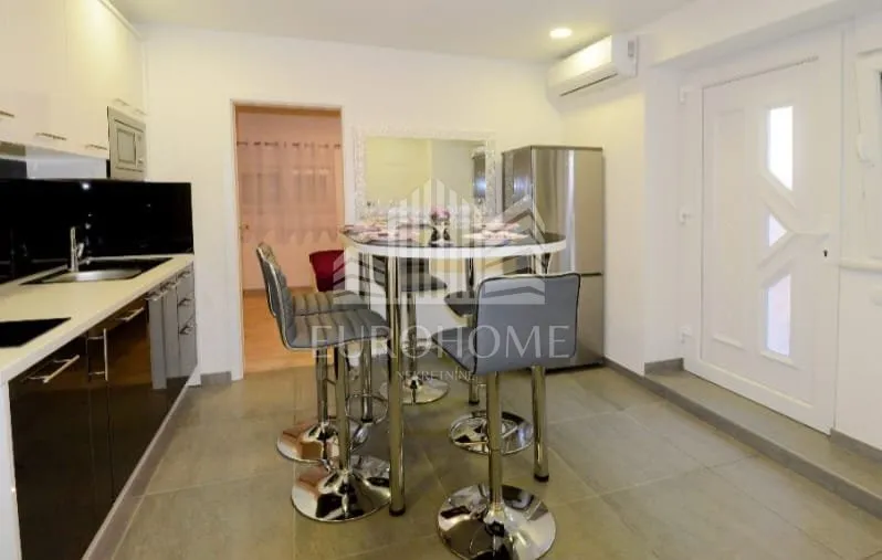 prilika! 2s stan sa dva studio apartmana+bazen+vrt! - slika 2