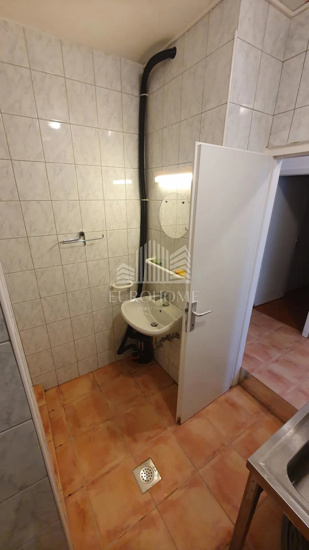 poslovni prostor, bruto površine 50m2 - malešnica - - slika 13