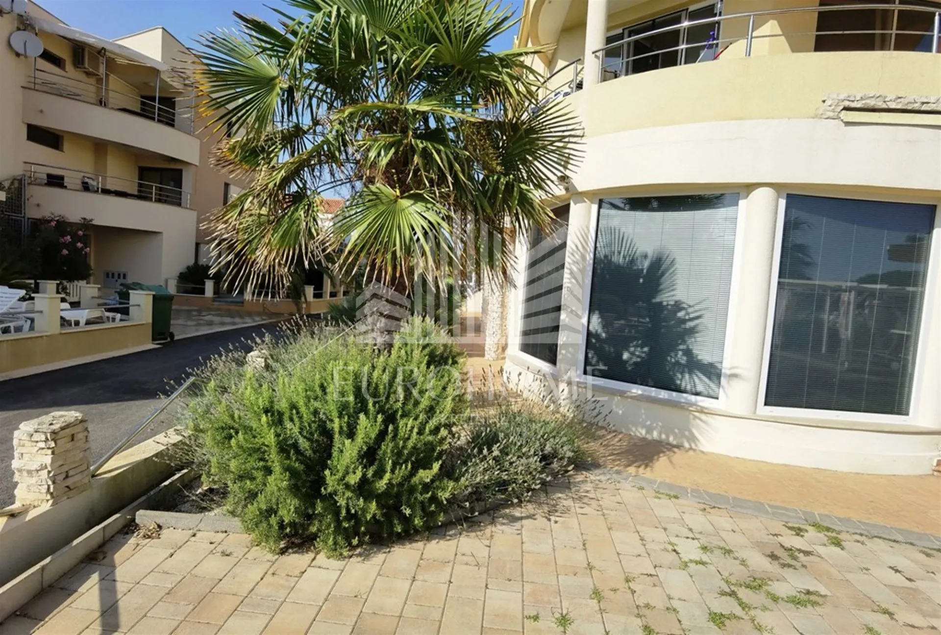 privlaka, apartman prvi red do mora, vrt, garaža 16m2 - slika 9