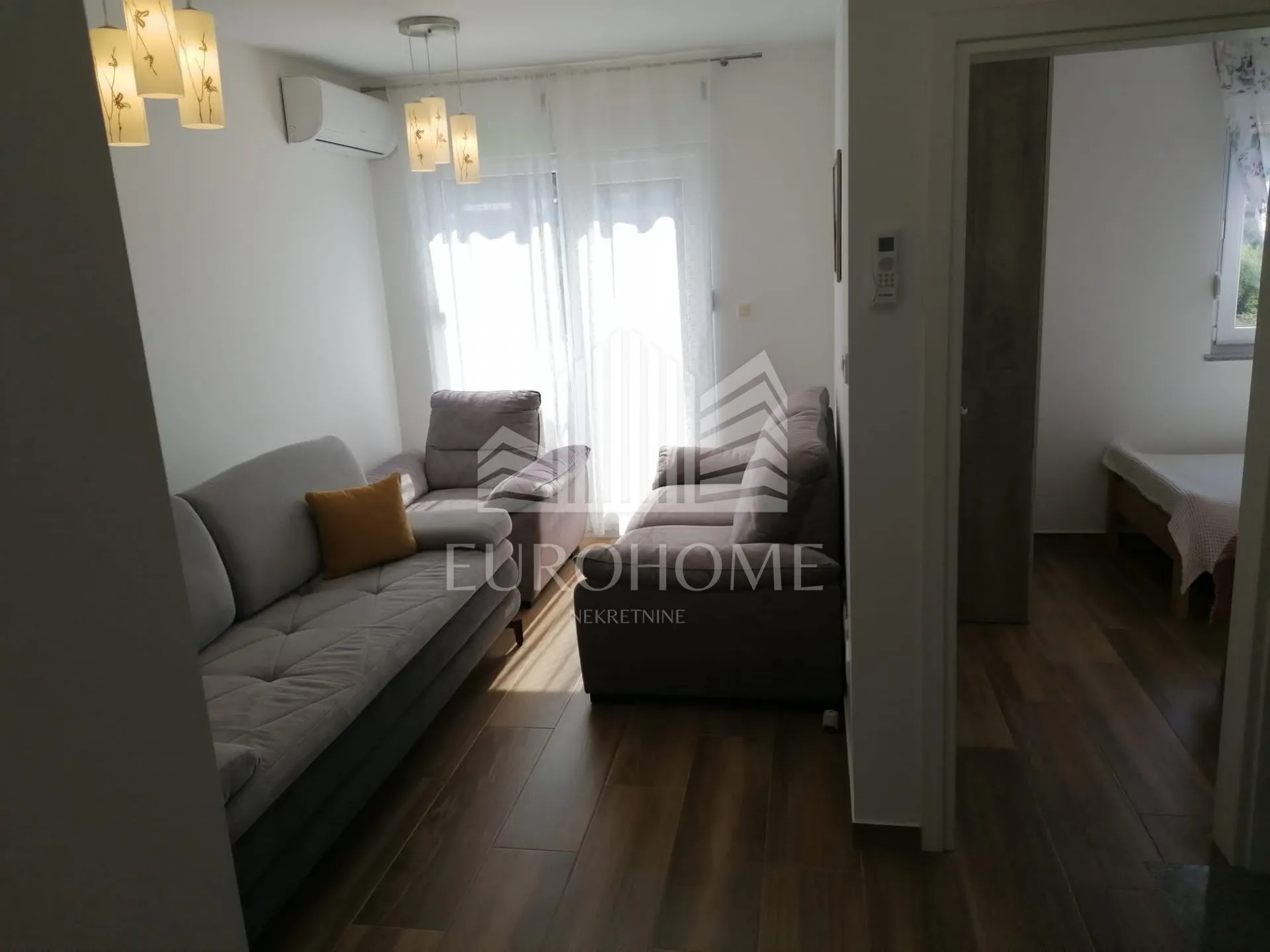 divan 4s stan 80m2 + vpm/terasa, kraj/pašman - slika 10