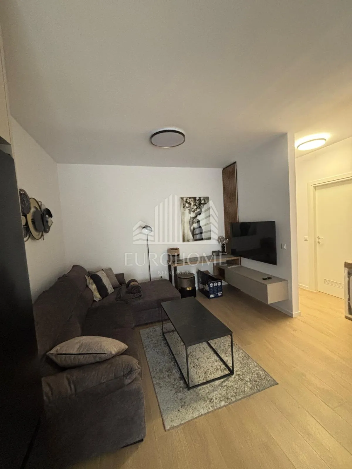 stan 45 m², novogradnja, garaža, balkon, najam - slika 3