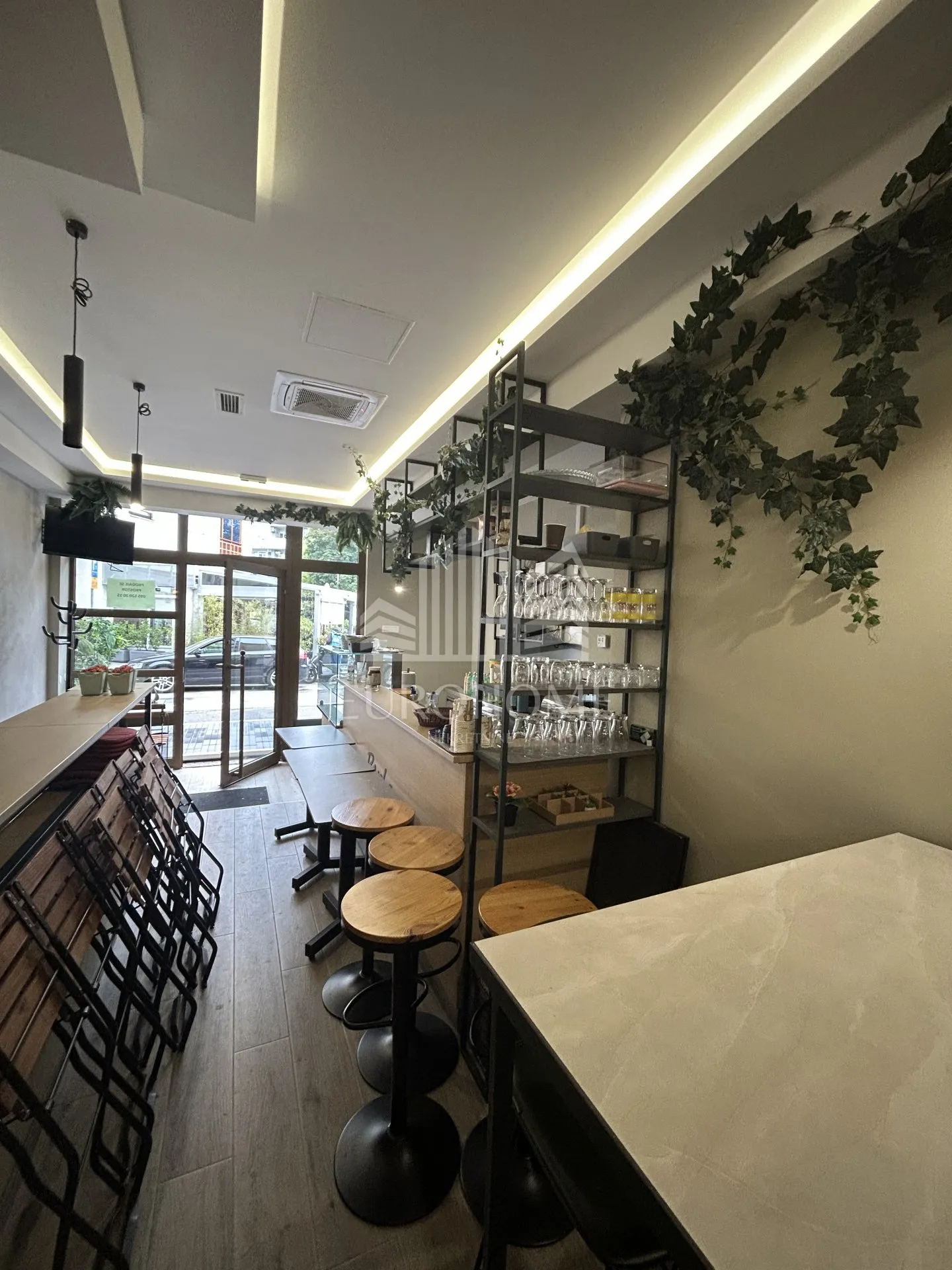 renoviran i opremljen poslovni prostor od 70m² u centru zagreba - slika 16