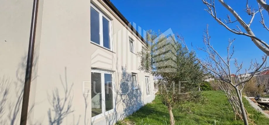 otok pag, grad pag, kuća s 4 odvojena apartmana - slika 2