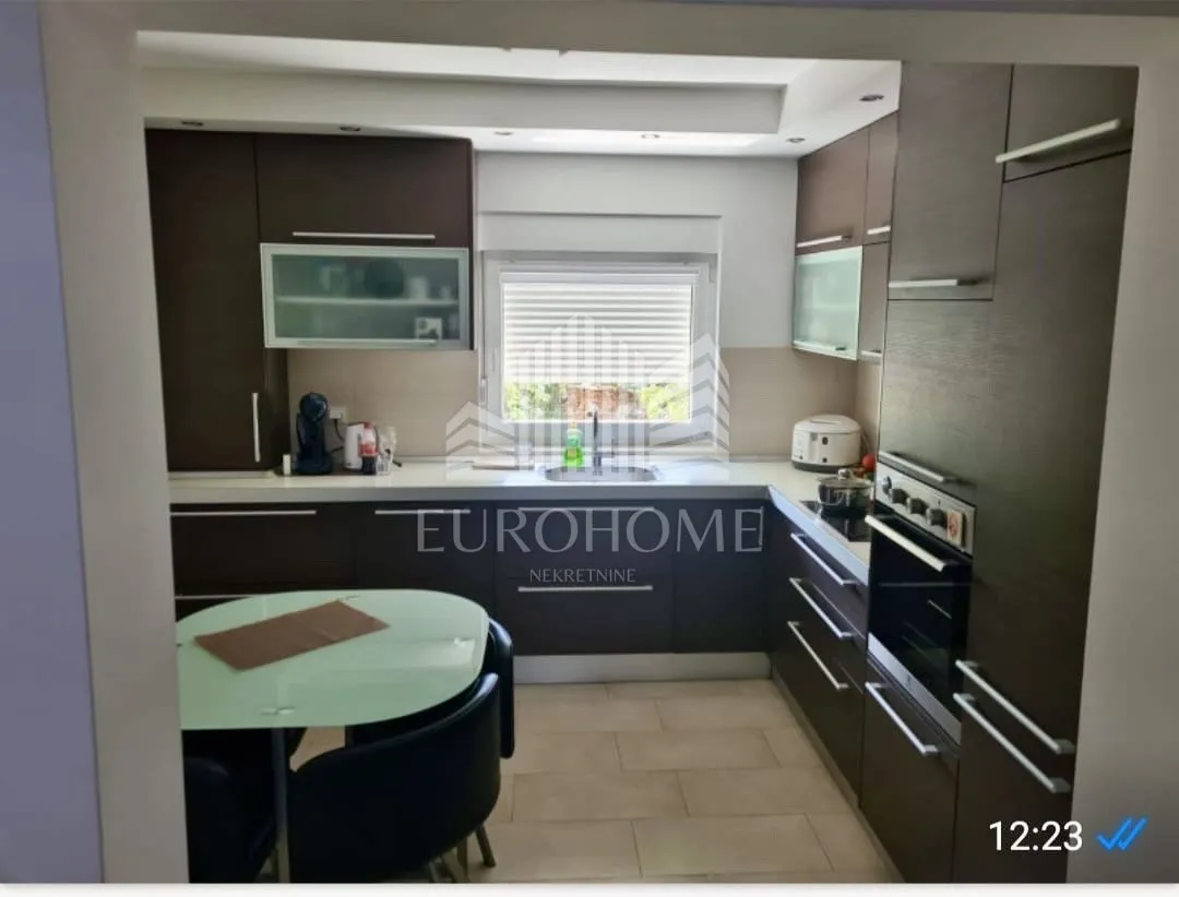 mikulići - kuća na tri etaže 1.607€/m2 - slika 11