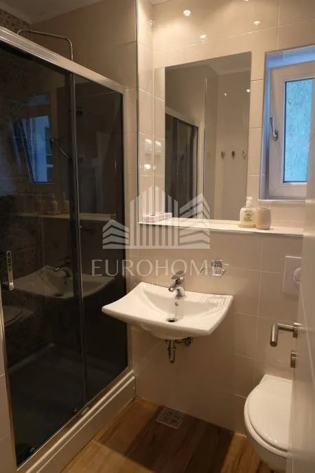 centar, dvoetažni stan 137m2, 3 apartmana - slika 3
