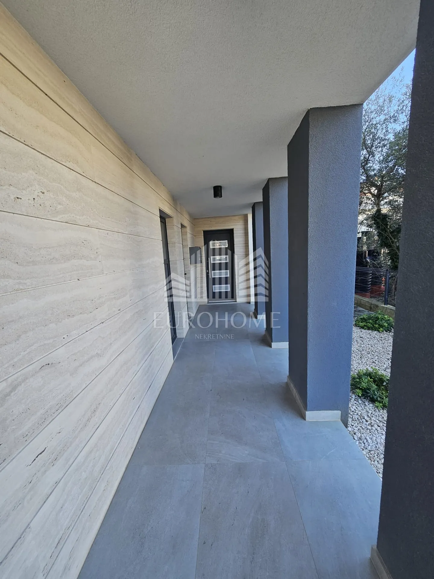 zadar-petrići, nov penthouese sa krovnom trasom i bazenom, potpuno namješten,146m2 - slika 2