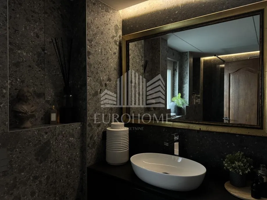 2350€/m2 potpuno namješten stan na tri etaže 201m2 - veliko polje - - slika 13