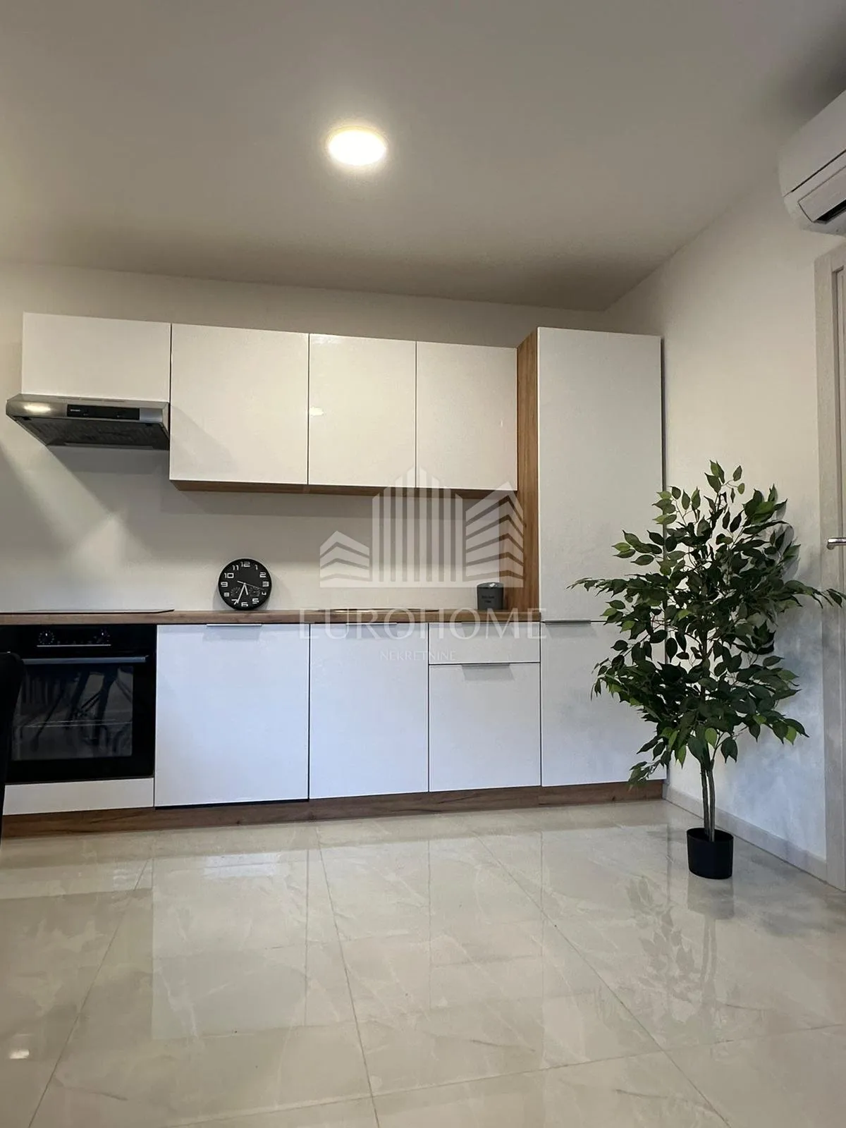 šibenik-vodice luksuzan kompletno namješten stan142.418m2 - slika 11