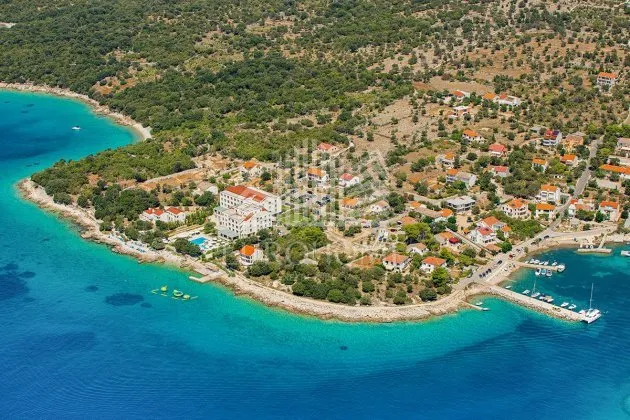jakišnica, građevinsko zemljište 695 m2 s pogledom na more - slika 2
