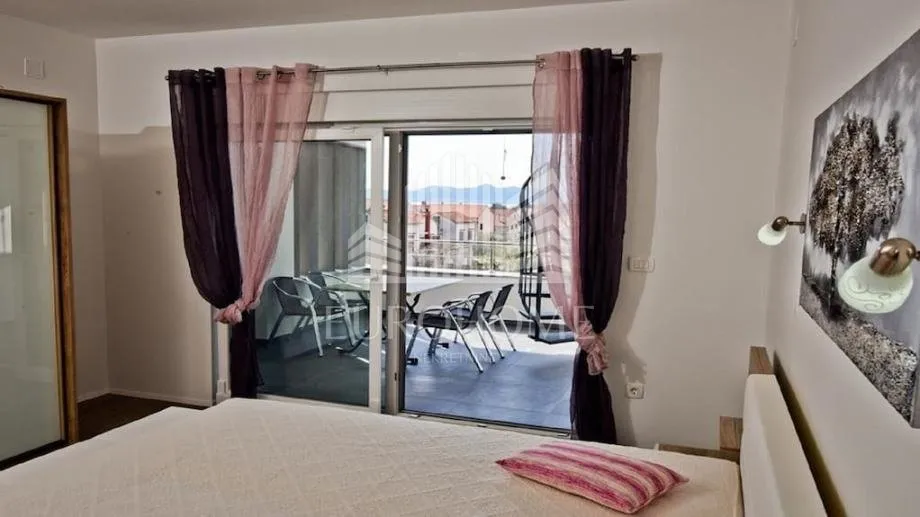 zadar, diklo, dugoročan najam 3 kata, 250m2 - slika 12