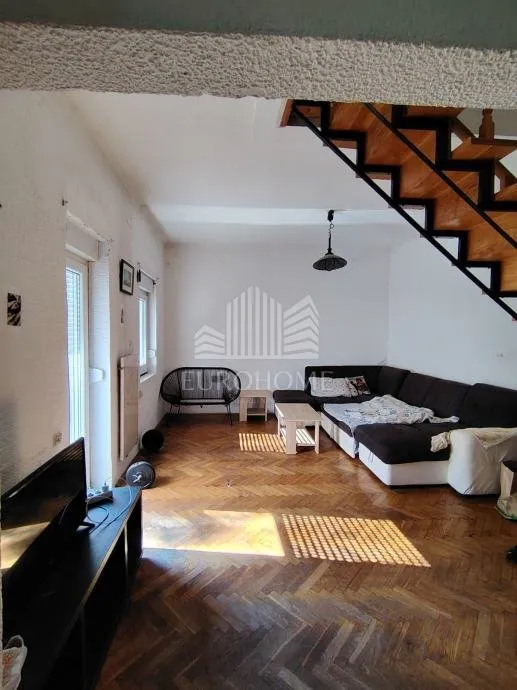Osijek, trosoban dvoetažni stan u centru, 68 m² - mirna dvorišna lokacija
