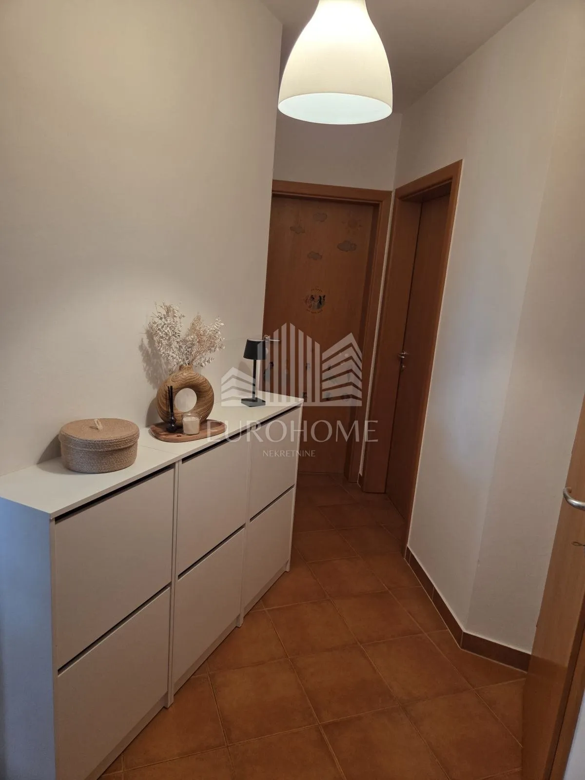 trosoban stan u brestju – 59 m², potpuno namješten - slika 6