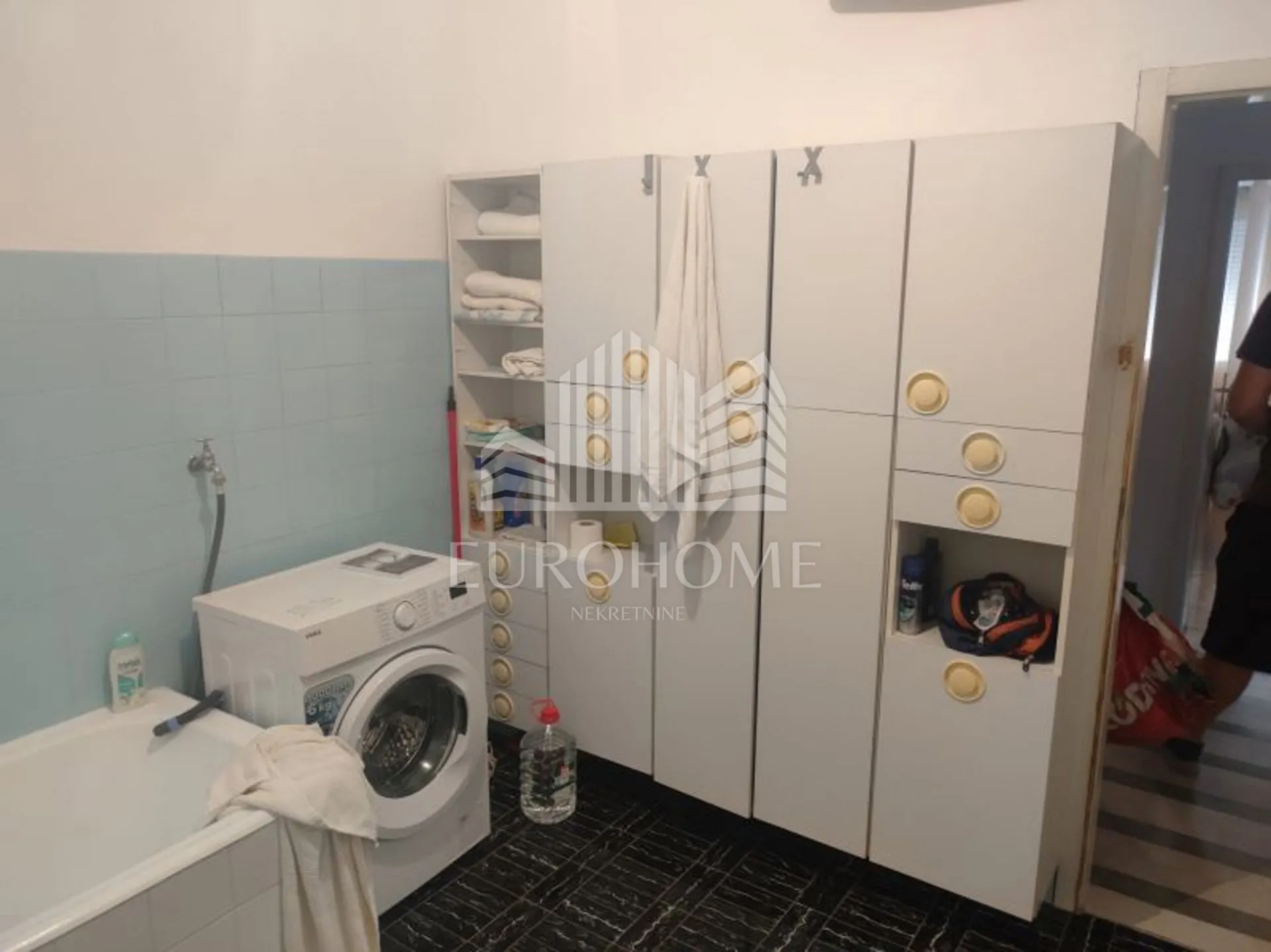 kuća kaštela (kaštel lukšić), 240m2, 7-sobna najam za radnike - slika 17