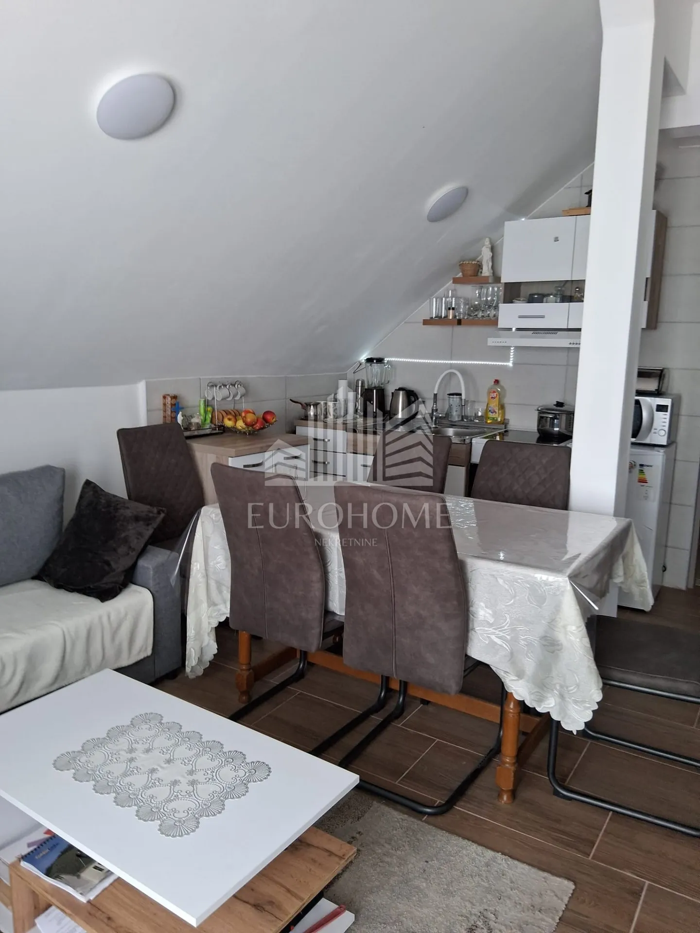 kuća 150m2, tri stana, kustošija - slika 3