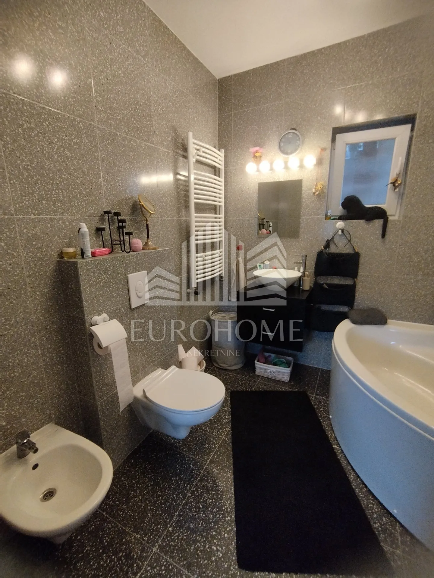 kuća sa 2 stana - 226 m2, garaža, vrt, kustošija - slika 8