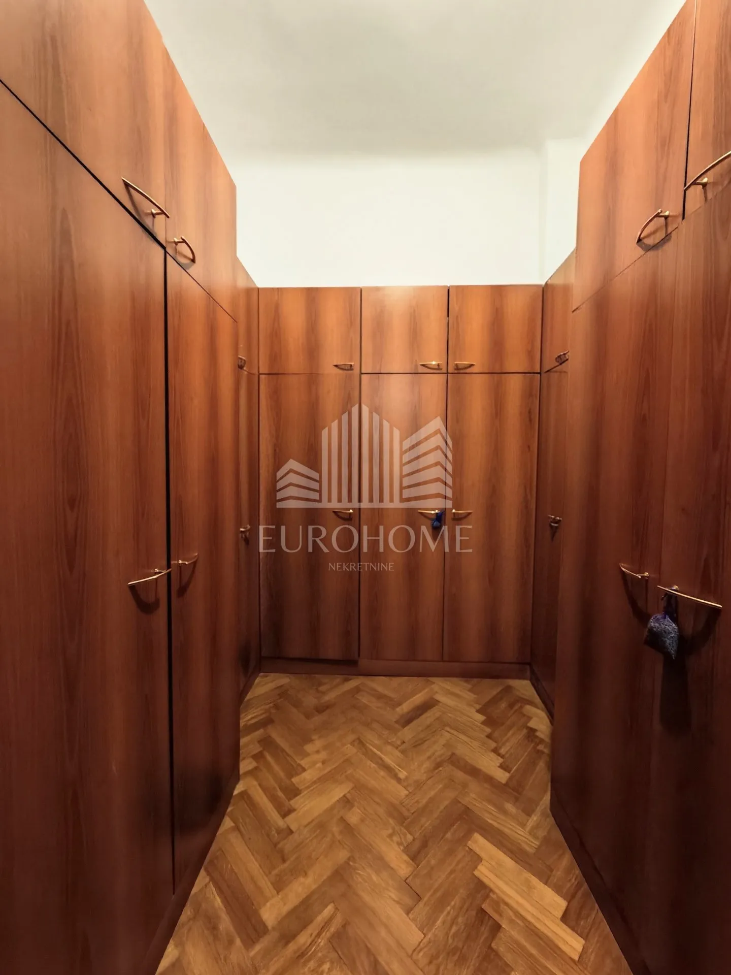 stan 165 m2 - centar - lift, ab kontrukcija, top lokacija - slika 21