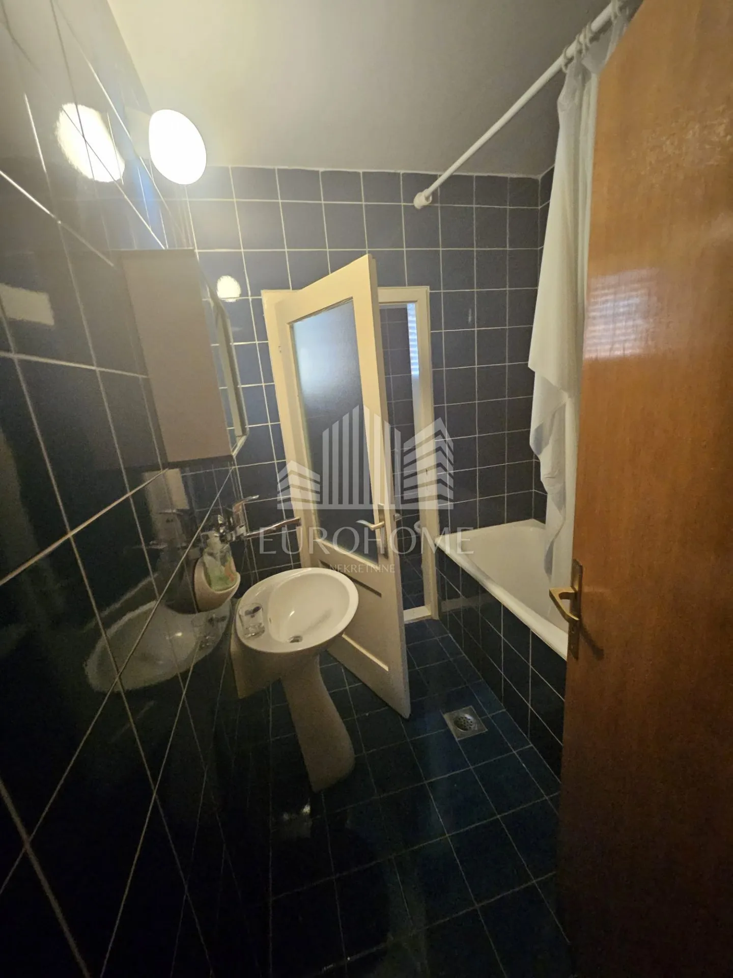 starigrad, kuća katnica,tri etaže, 50m od mora - slika 14
