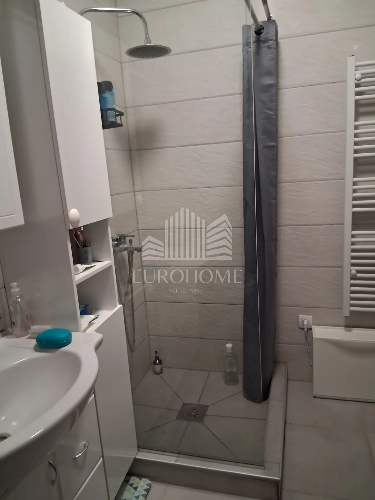 kuća 150m2, tri stana, kustošija - slika 15