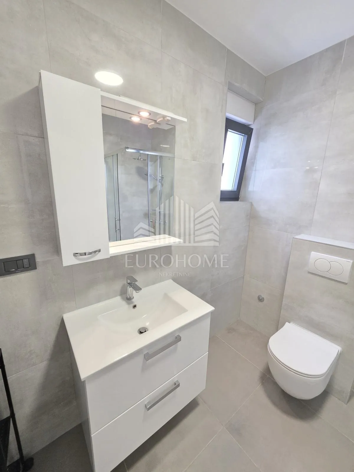 mediteranski luksuz u brodarici | potpuno namješten stan uz more, 67m2 - slika 4