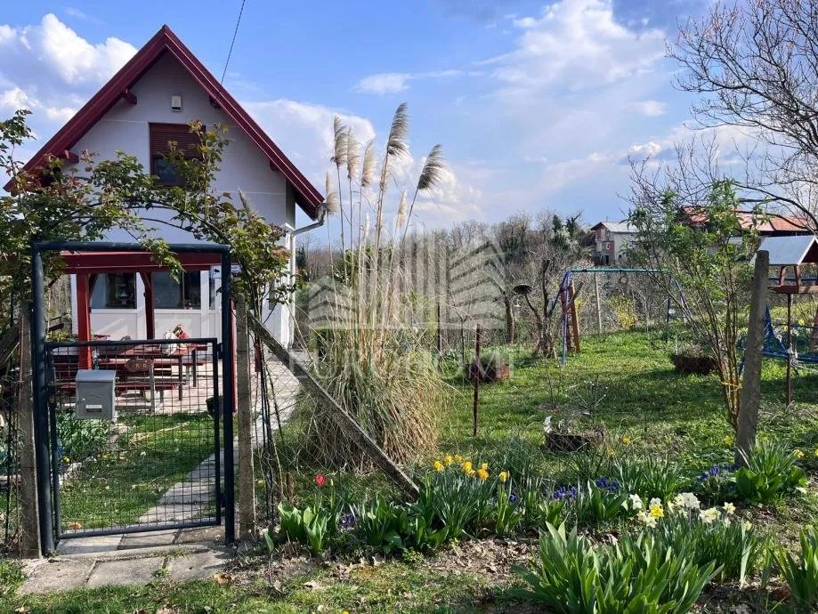 Kuća okružena prirodom, vinogradom i voćnjakom - Kašinska Sopnica, Zagreb