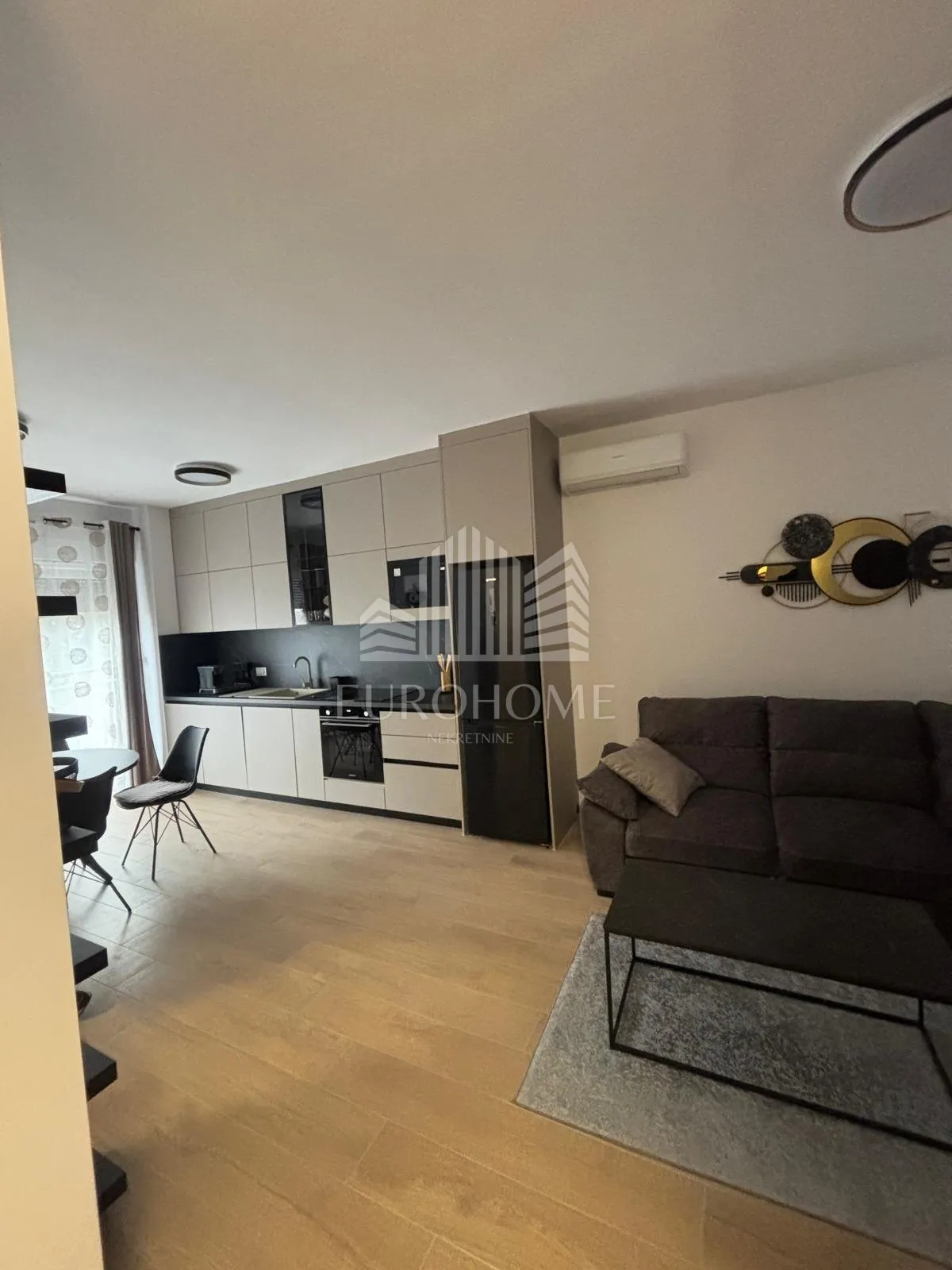 STAN 45 m², NOVOGRADNJA, GARAŽA, BALKON, NAJAM - Zagreb