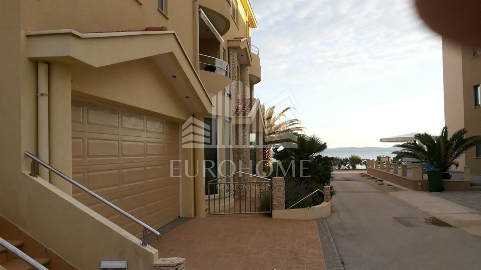privlaka, apartman prvi red do mora, vrt, garaža 16m2 - slika 18