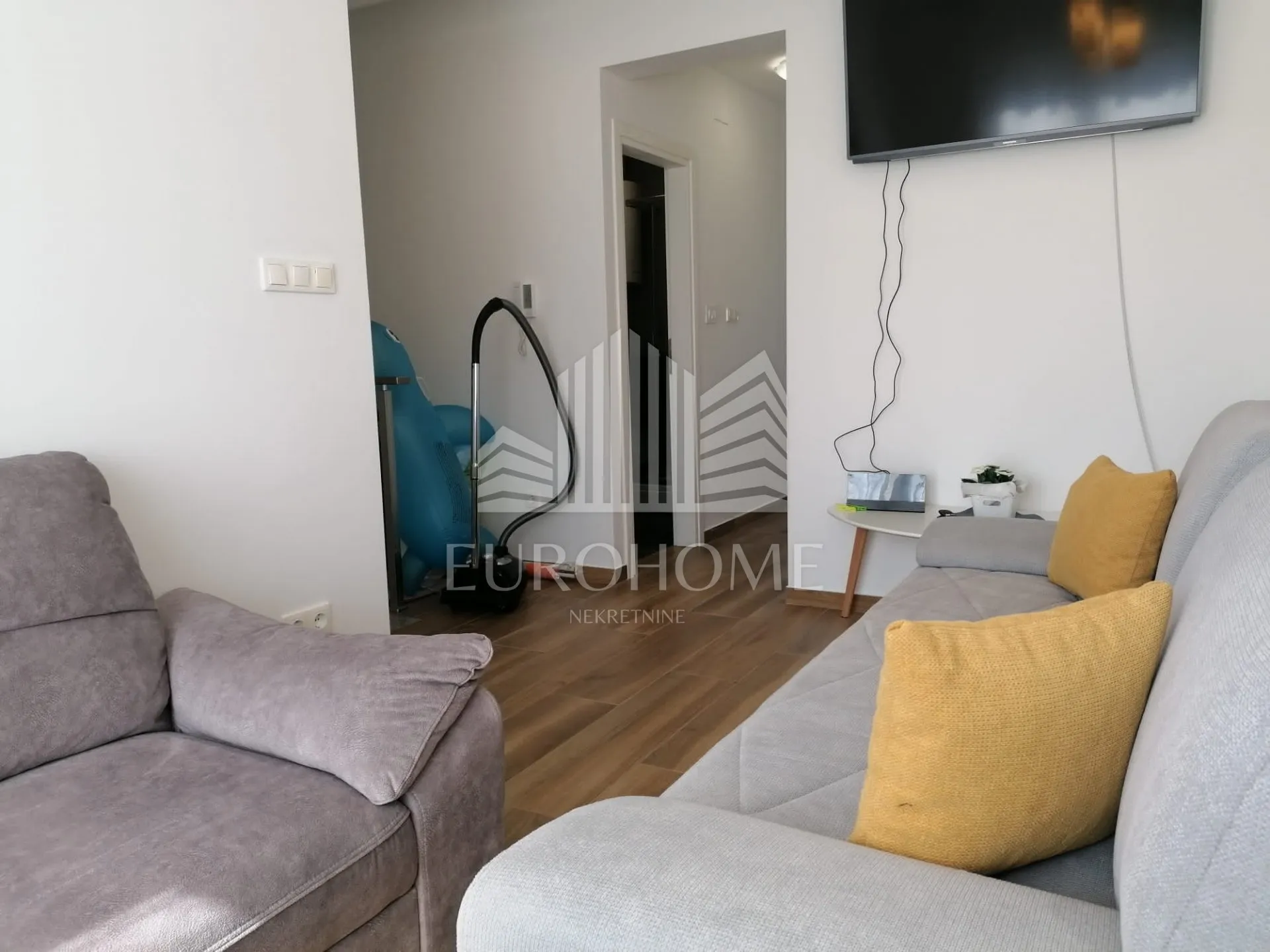 divan 4s stan 80m2 + vpm/terasa, kraj/pašman - slika 8