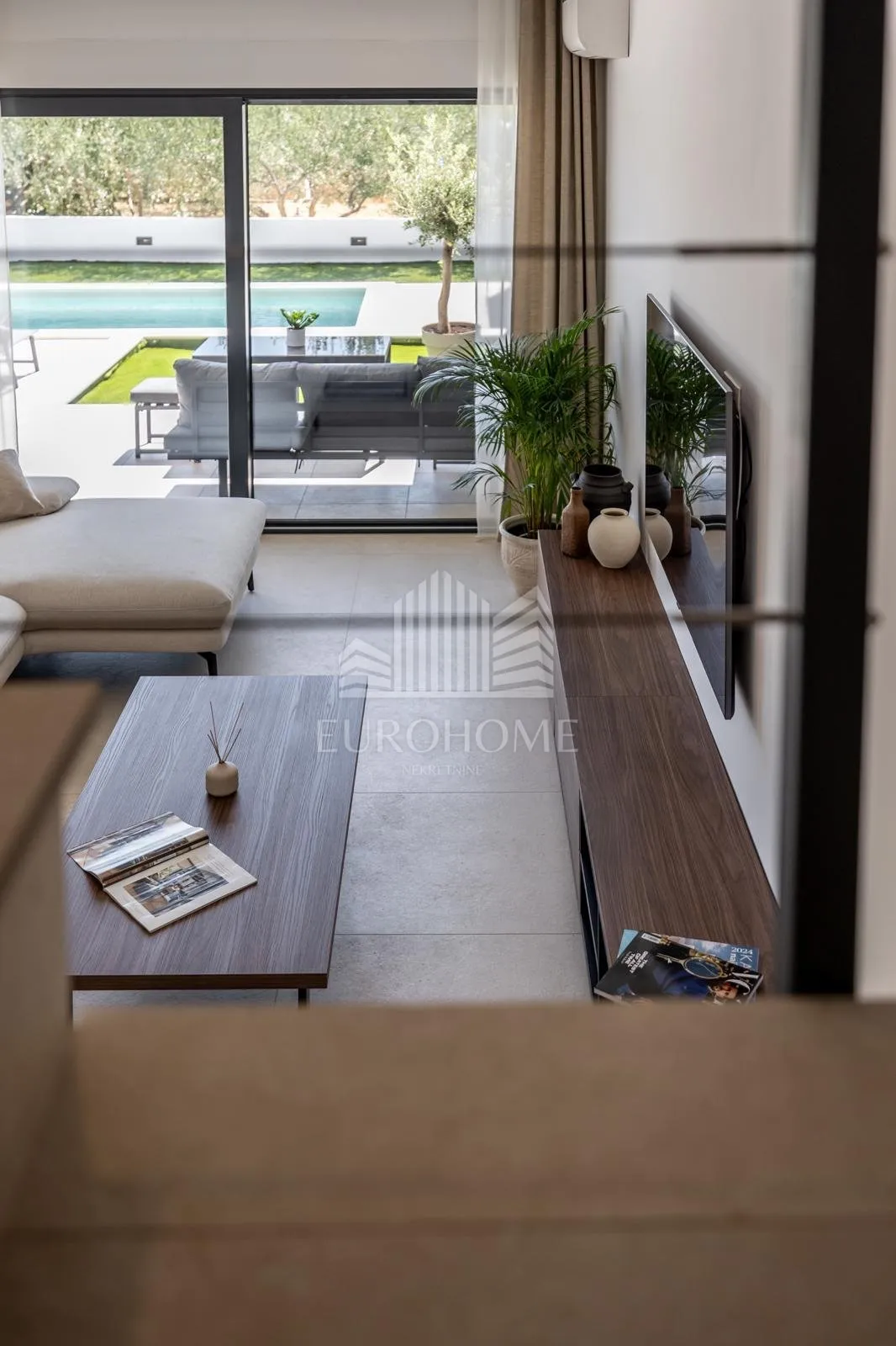 split, luxury villa, for 6 months or one year rent - slika 28
