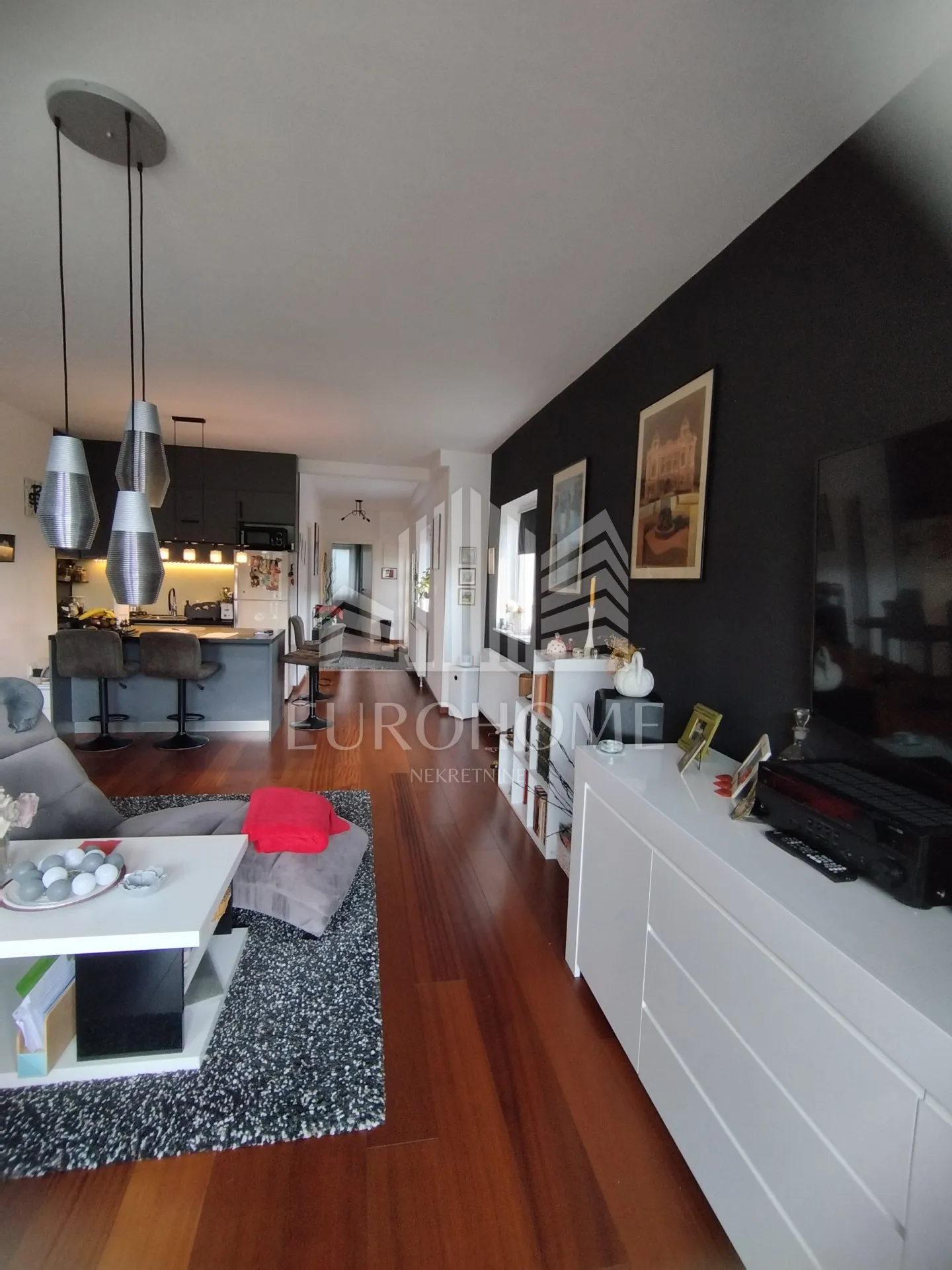 KUĆA sa 2 STANA - 226 m2, garaža, vrt, Kustošija - Zagreb