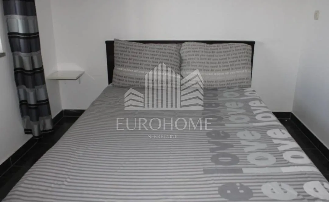 maslenica-kuća s 4apartmana+ugos.objekt,1. red do mora,550m2 - slika 7