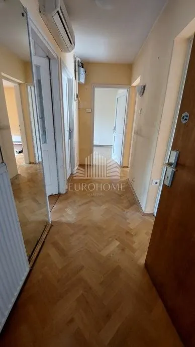 Čanićeva – Trosoban stan s balkonom u odlično održavanoj armirano-betonskoj zgradi - Zagreb