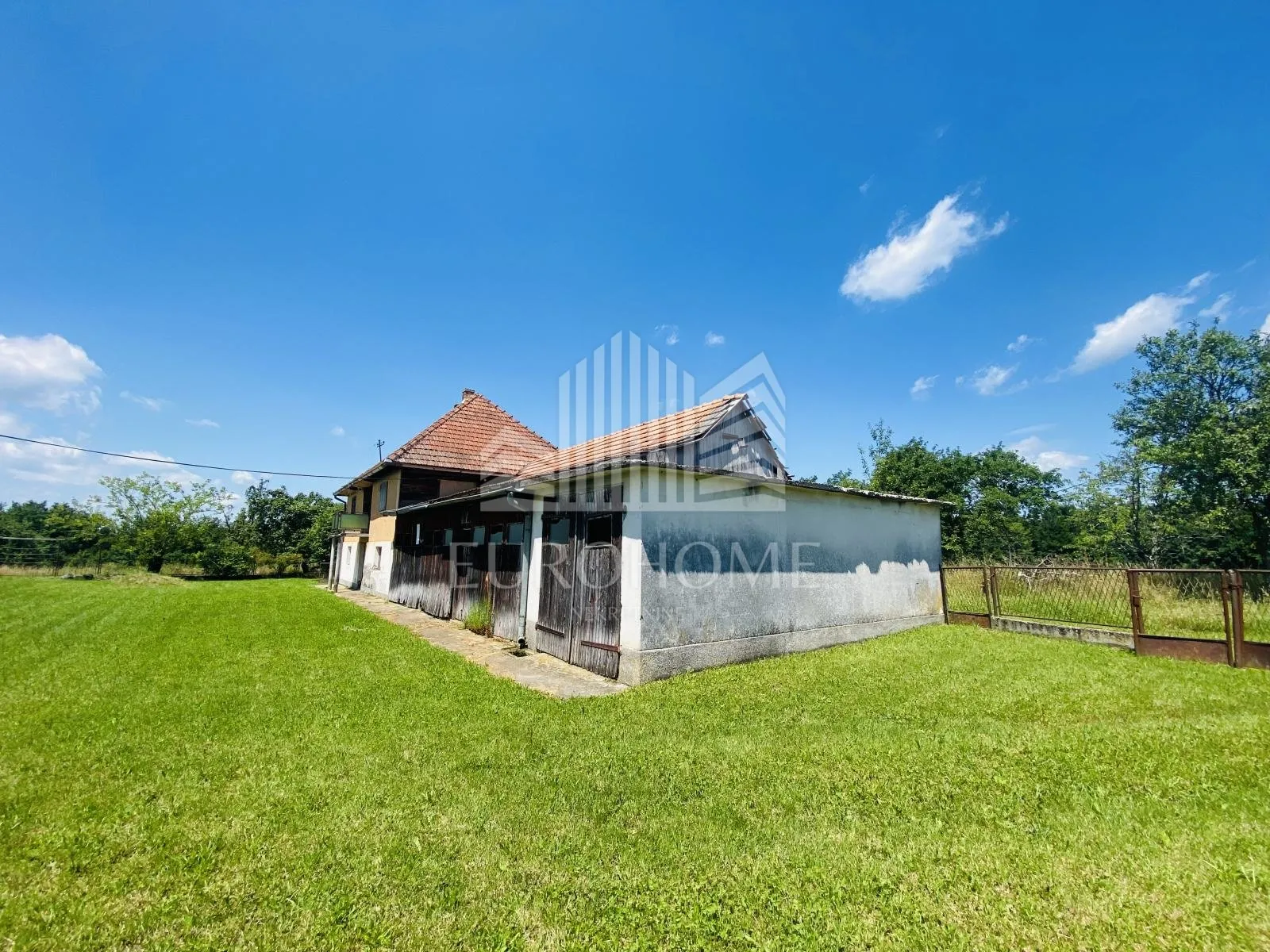kuća: dvoranci, 184.00 m2 - ukupno 43300 m2 zemljišta - slika 5
