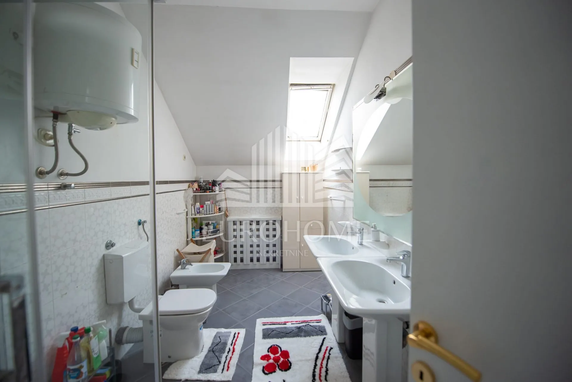 dvoetažni stan 175,34 m2 sa garažom 45,74 m2 na gornjem bukovcu - slika 26