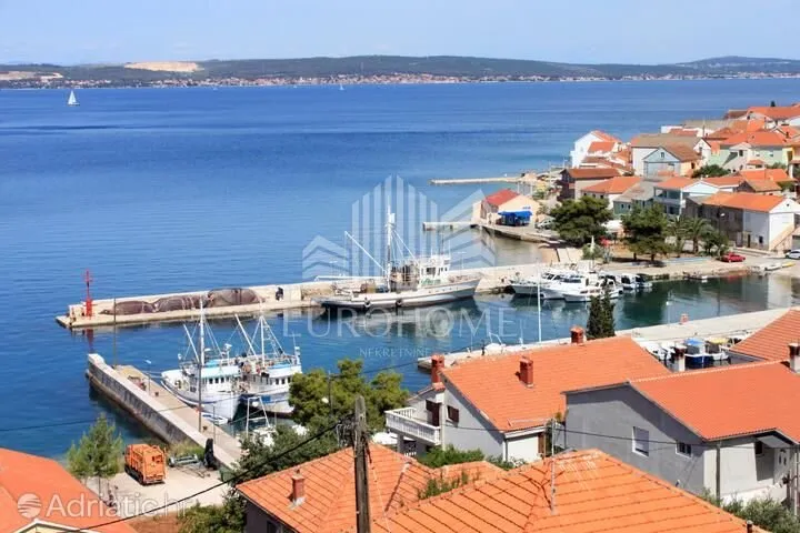 prilika!70m od mora kuća s parkingom+građevinsko zemljište 426m2 - slika 18