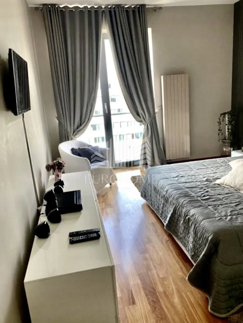 luksuzan stan 196m2, 2 etaže + parking - slika 3