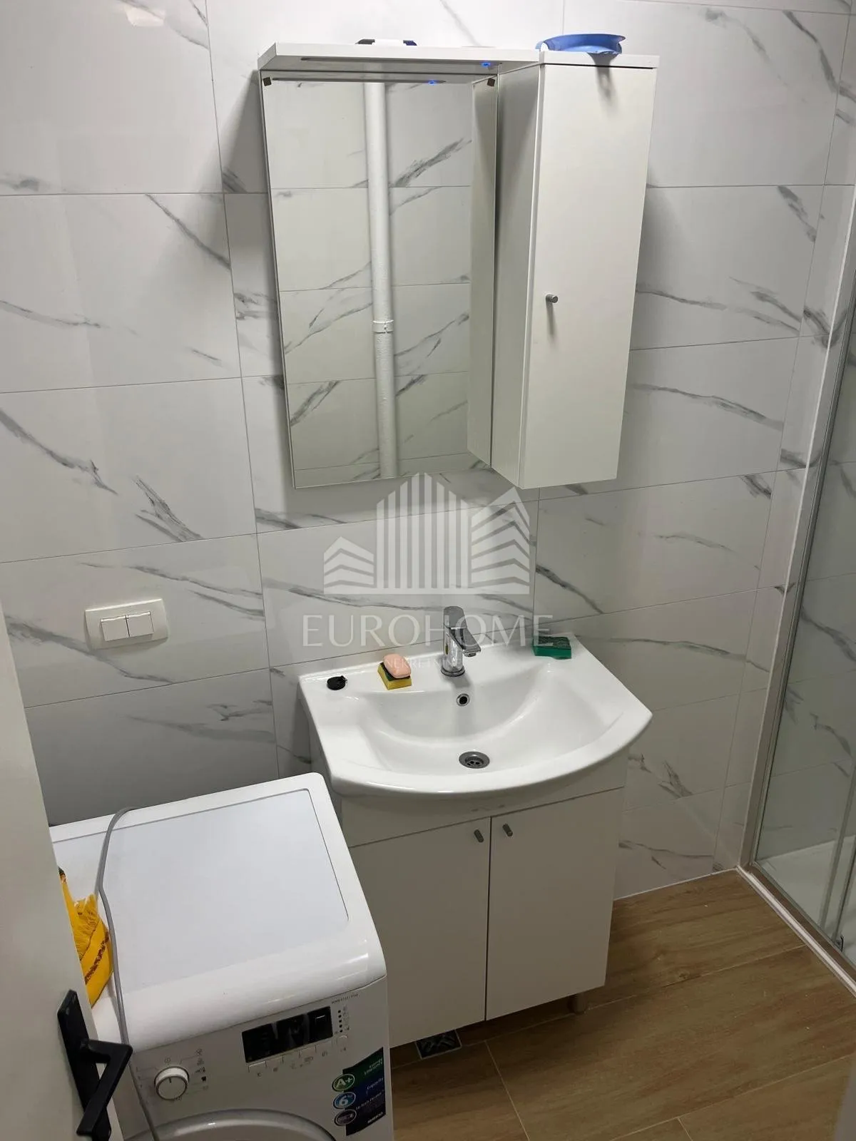 trosoban stan 55 m2 za život ili investiciju - slika 13