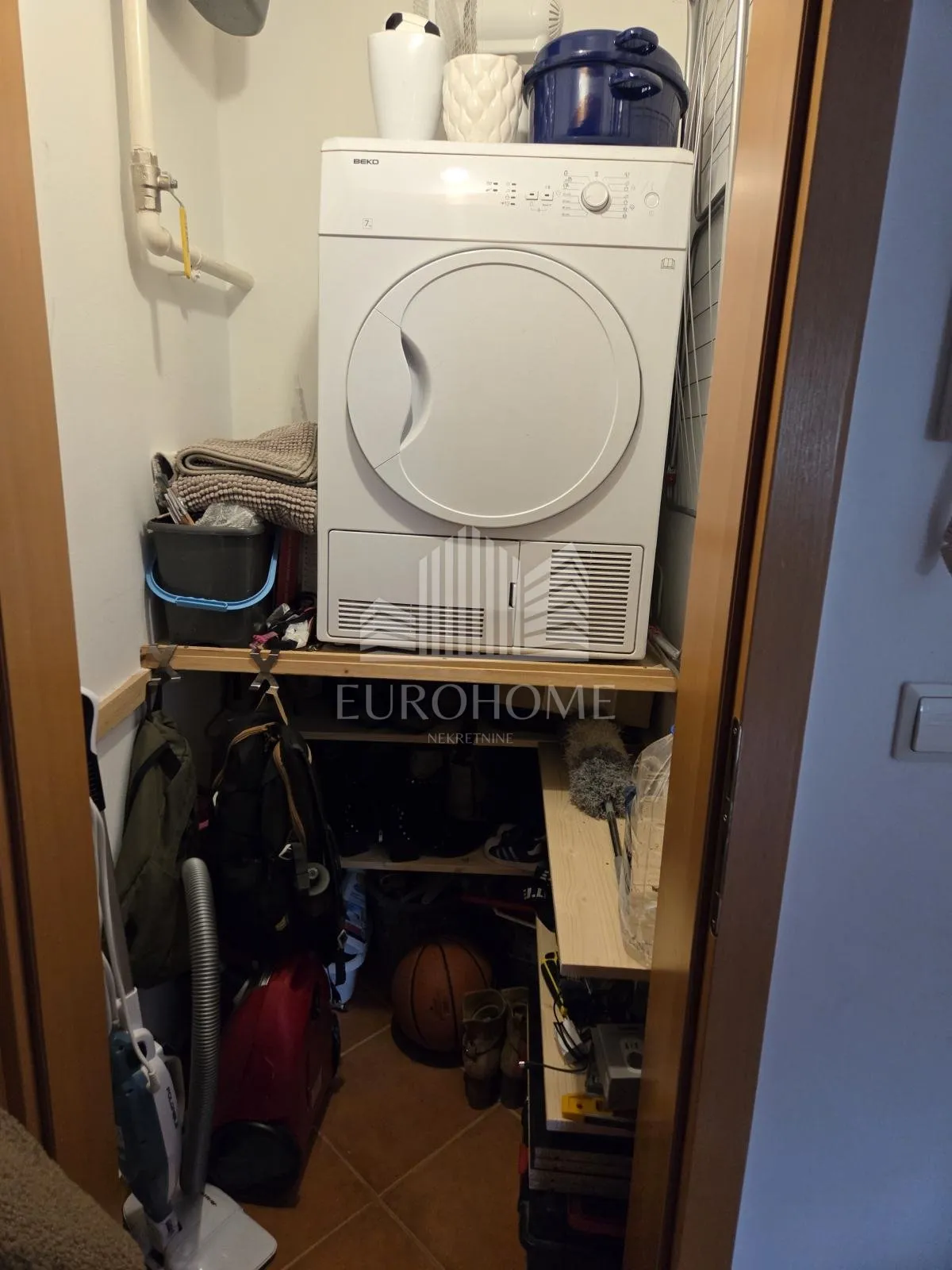 trosoban stan u brestju – 59 m², potpuno namješten - slika 13