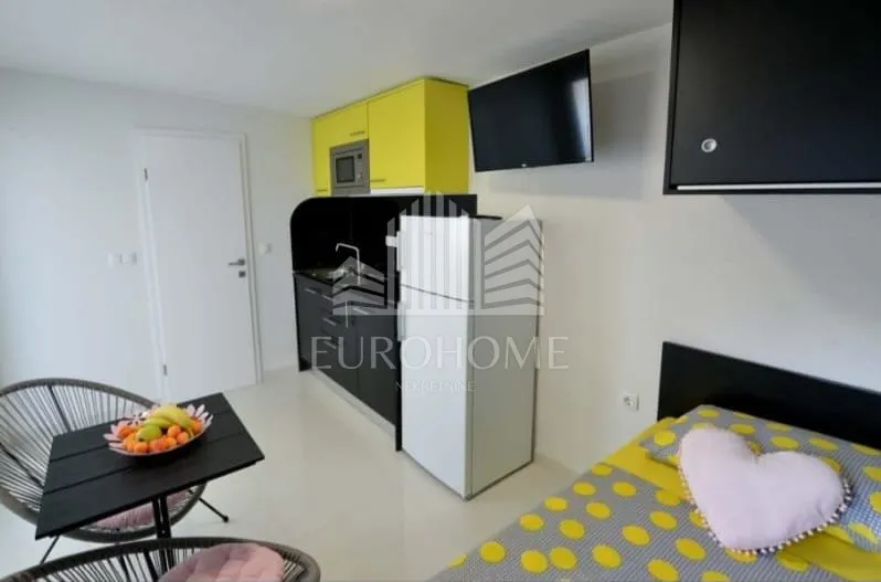 prilika! 2s stan sa dva studio apartmana+bazen+vrt! - slika 11