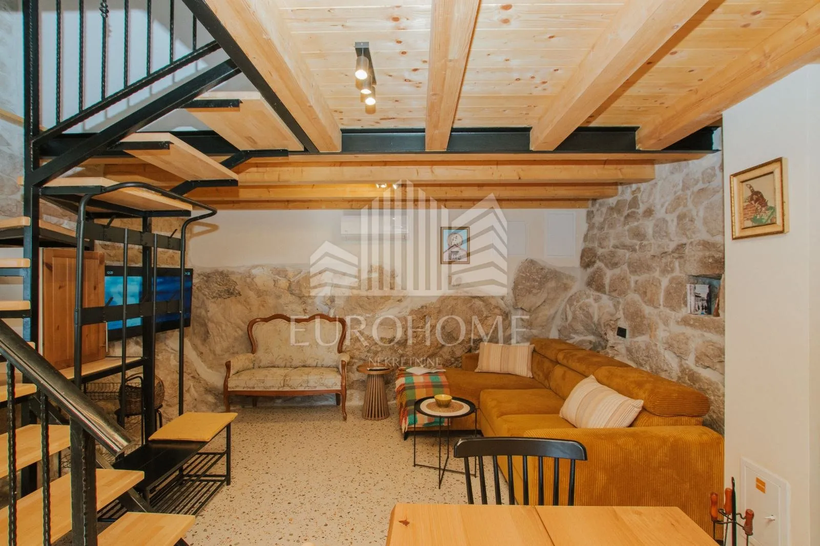 trogir, plano, autohtona dalmatinska kuća za najam, 70m2 - slika 1